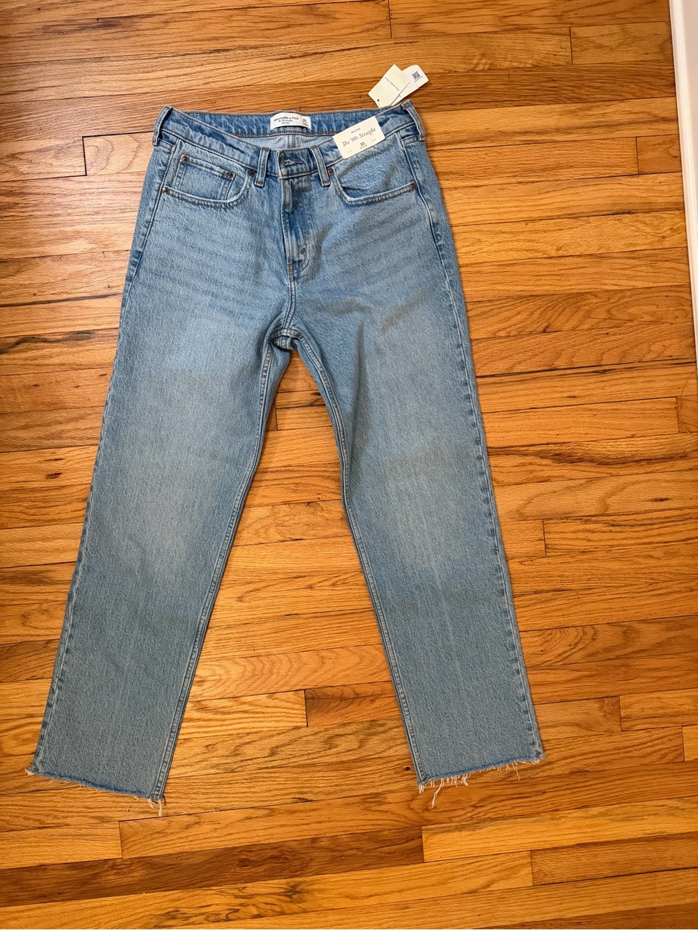 NWT Abercrombie Mid Rise 90s Straight Raw Hem Jeans Light Wash 30 Regular